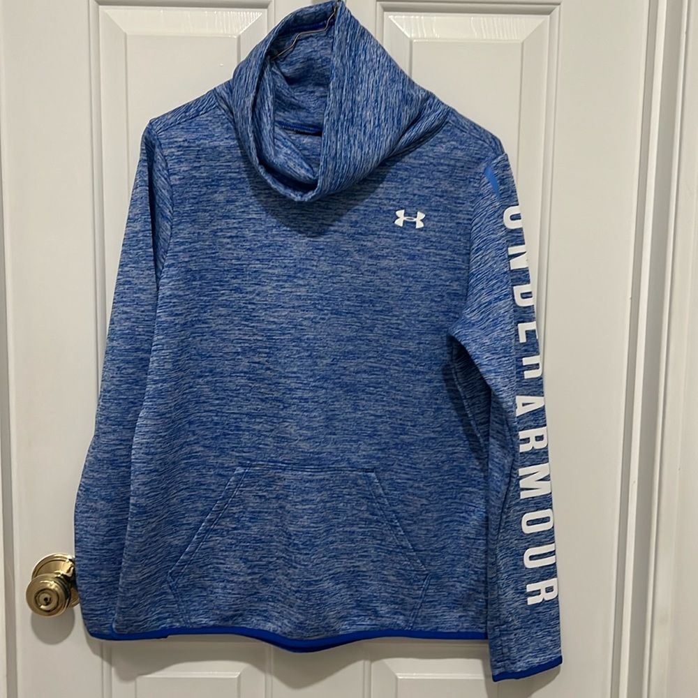 Good used condition, size medium women’s Under Armour funnel neck sweatshirt